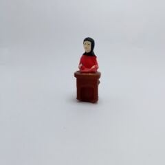 Masada Oturan Bayan Figürü - Kırmızı - Teraryum malzemesi