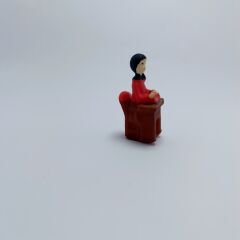 Masada Oturan Bayan Figürü - Kırmızı - Teraryum malzemesi
