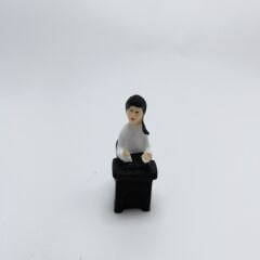 Sırada Oturan Kız Öğrenci - Beyaz - Teraryum malzemesi