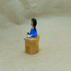 Sırada Oturan Kız Öğrenci - Teraryum malzemesi