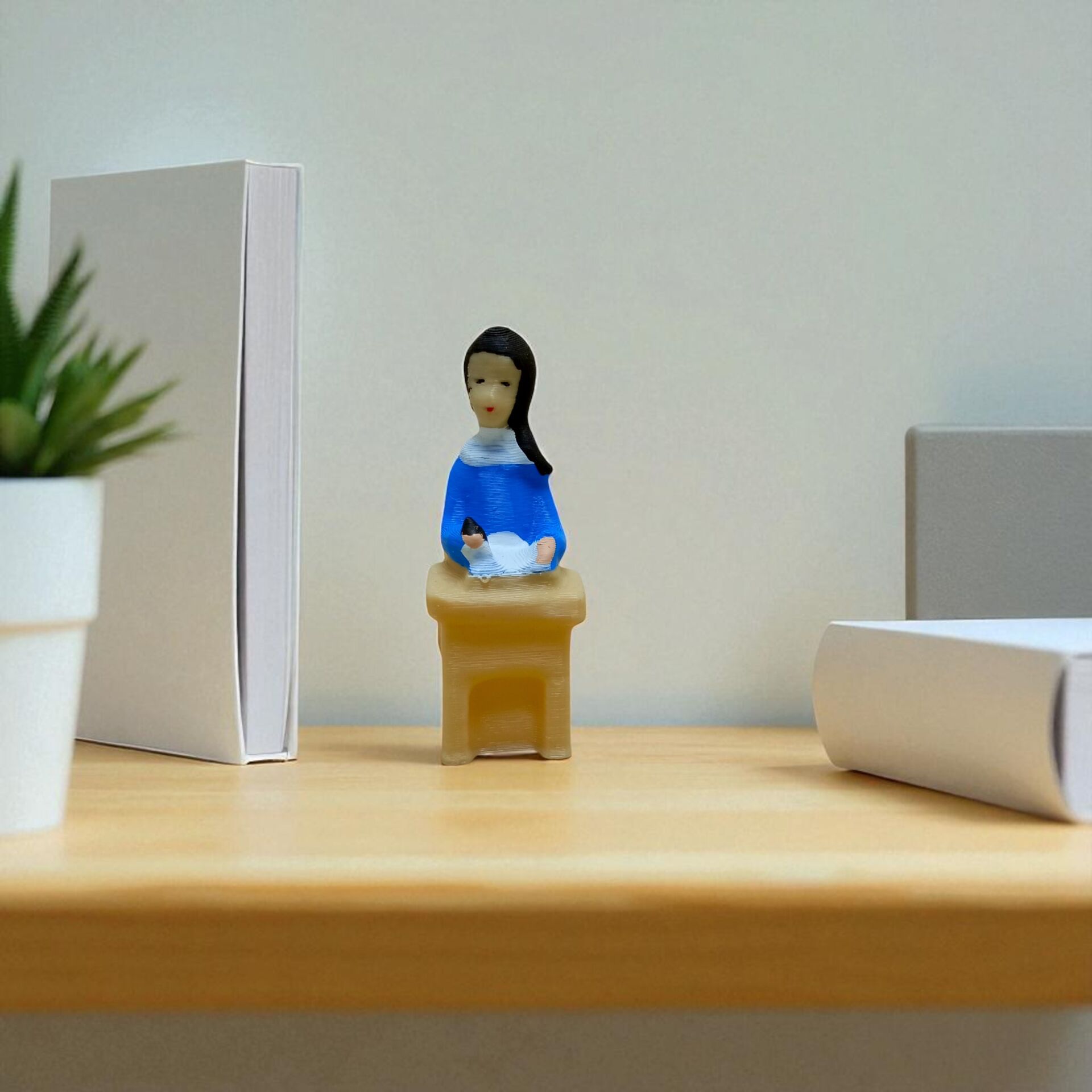 Sırada Oturan Kız Öğrenci - Teraryum malzemesi