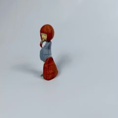 Gri Elbiseli Bayan Figürü 10 CM - Teraryum Malzemesi