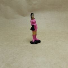 Çantalı Etekli Bayan Figürü -Pembe -Teraryum Malzemesi