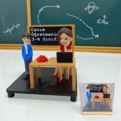 Sınıf Platform -  Bayan  öğretmen - Erkek öğrenci - Öğretmenler günü hediyesi