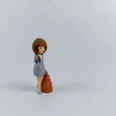 Gri Ceketli Bayan  Figürü 6 .5 cm - Teraryum Malzemesi