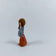 Gri Ceketli Bayan  Figürü 6 .5 cm - Teraryum Malzemesi