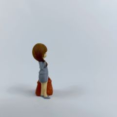 Gri Ceketli Bayan  Figürü 6 .5 cm - Teraryum Malzemesi