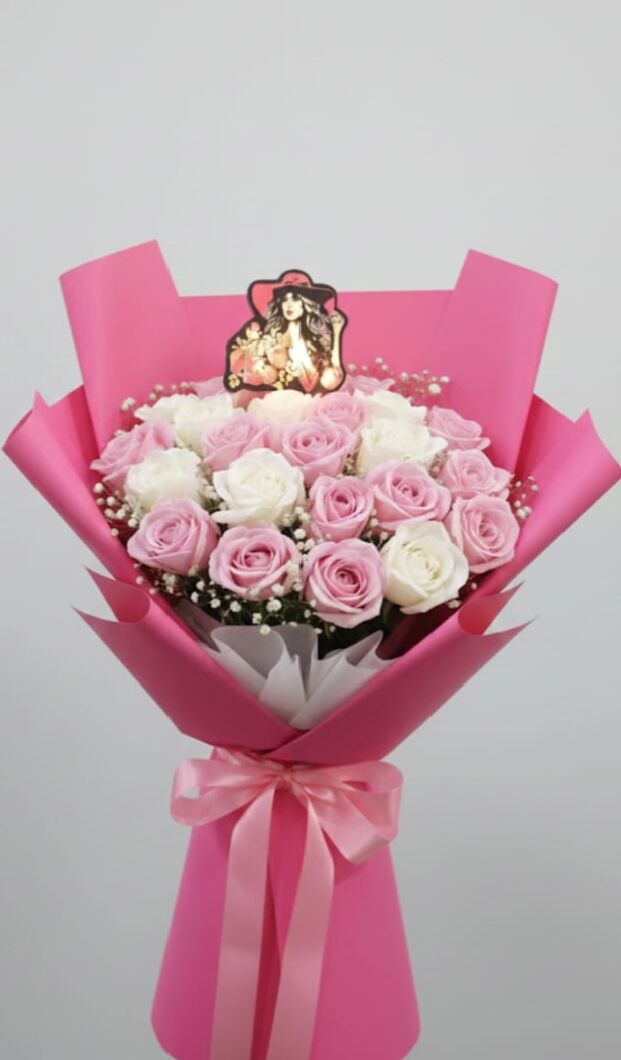 Şapkalı Kadın-  Işıklı Buket Süsü