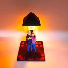 Lambalı Selfie Çekilen Çift Biblo (Kutulu)