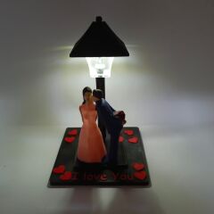 Lambalı Romantik Öpüşen Çift Biblo (Kutulu)