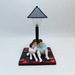 Lambalı Yerde Oturan Çift  Biblo (Kutulu)