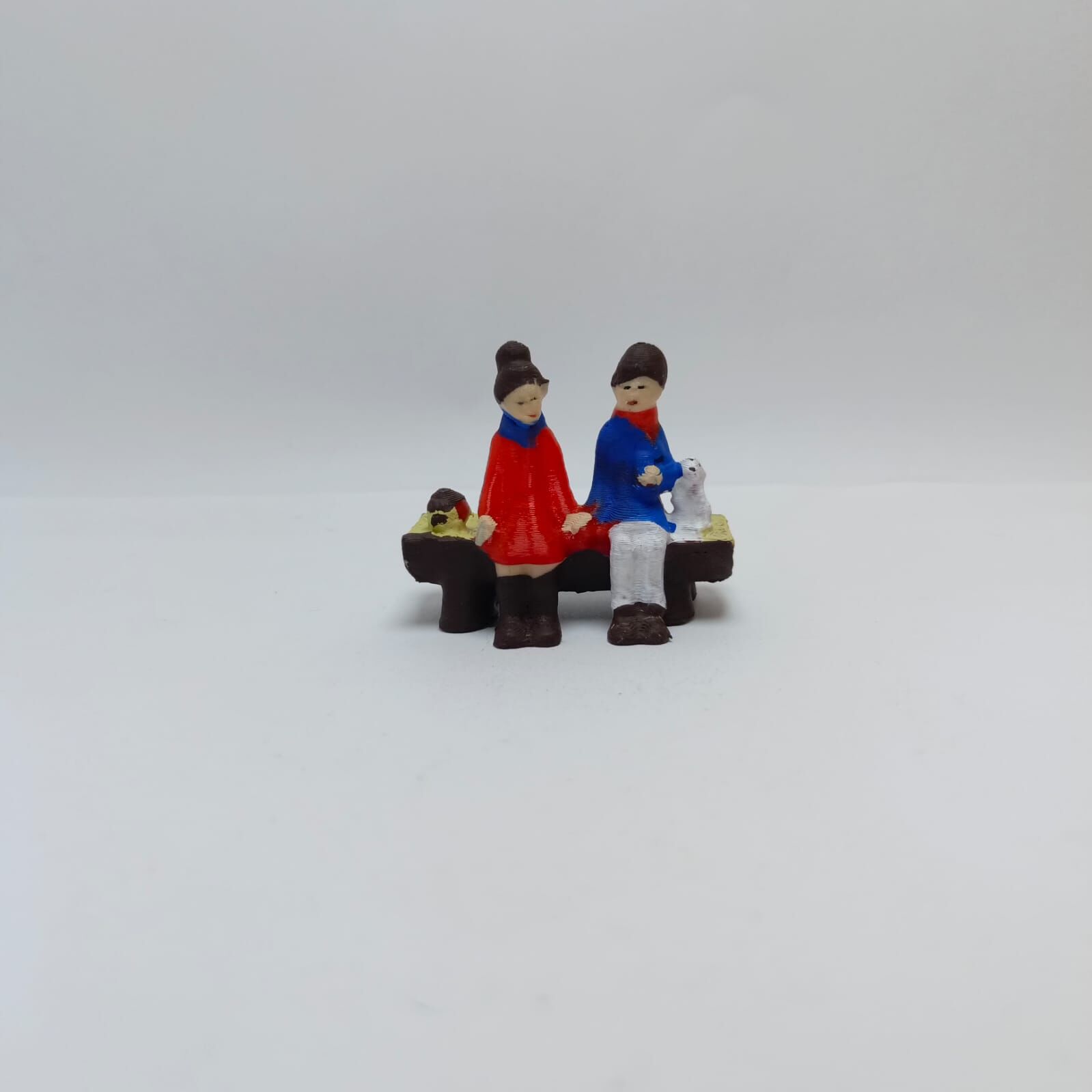 Bankta Düz Oturan Çift - Teraryum Malzemesi