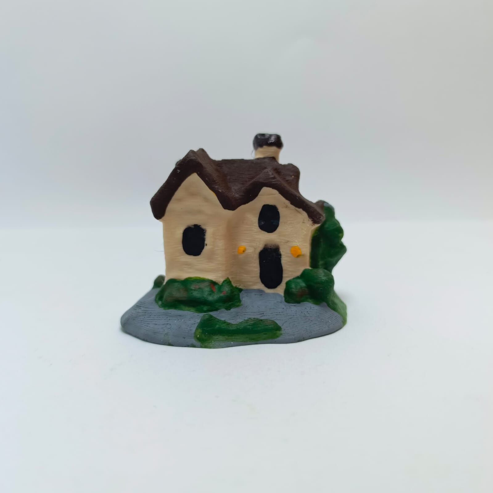 Kahverengi Çatılı Ağaçlı Ev -Teraryum Malzemesi