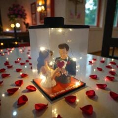 Işıklı Kalp Tutan Çift Biblo (Kutulu)