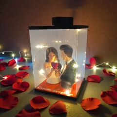 Işıklı Kalp Tutan Çift Biblo (Kutulu)