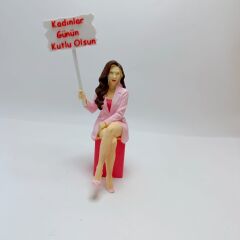 Dünya Kadınlar Günü Oturan Bayan- Teraryum Malzemesi