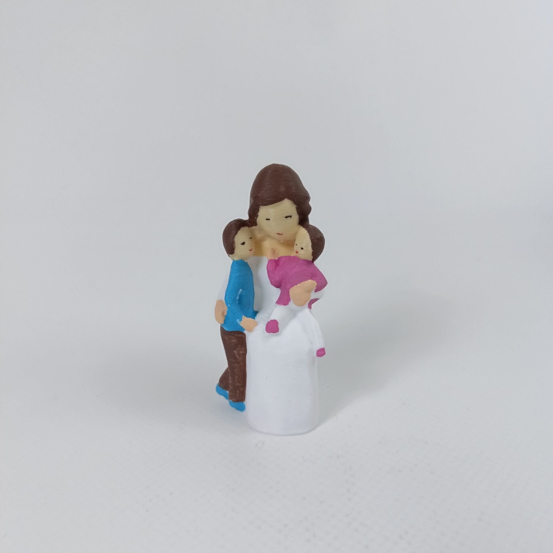 İki Çocuklu Oturan Anne -7.5cm- Teraryum Malzemesi