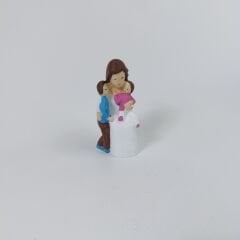 İki Çocuklu Oturan Anne -7.5cm- Teraryum Malzemesi