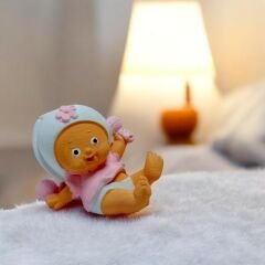 Oyuncaklı Kız Bebek -Teraryum Malzemesi