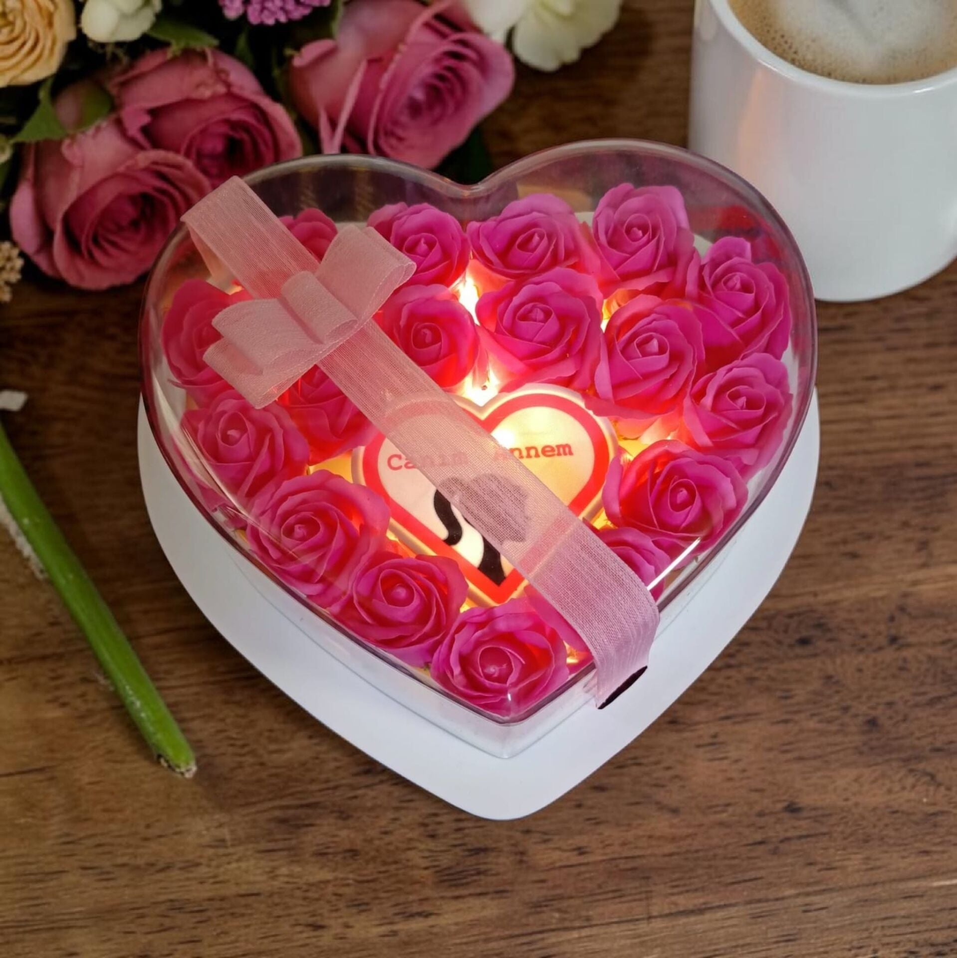 Canım Annem Yazılı Işıklı Pembe Güllü Kalp Kutu