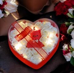 Kırmızı Ayıcıklı Işıklı Beyaz Güllü Kalp Kutu