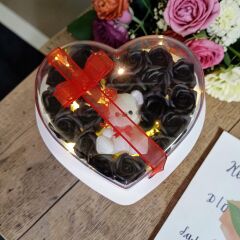 Beyaz Ayıcıklı Işıklı Siyah Güllü Kalp Kutu