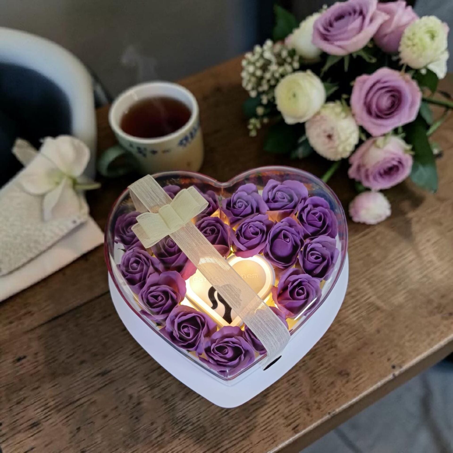 Canım Annem Yazılı Işıklı Lila Güllü Kalp Kutu