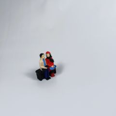 Bankta Oturan Sevgili Figürü  -  Teraryum Malzemesi