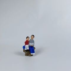 Kütükte Oturan Gençler - Teraryum Malzemesi