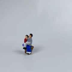 Kütükte Oturan Gençler - Teraryum Malzemesi