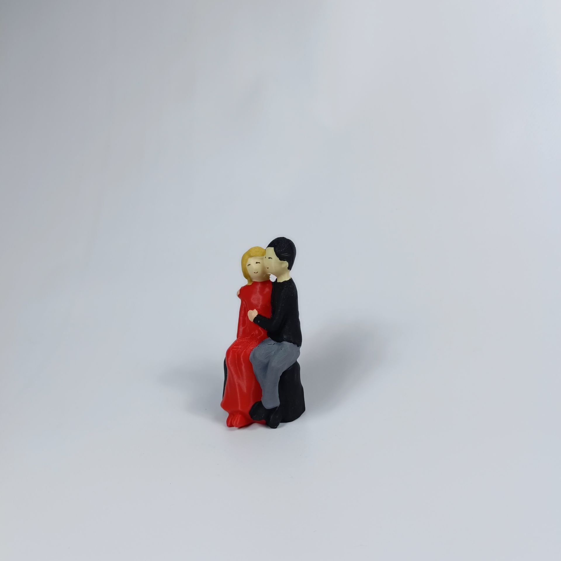 Bankta Oturan Sevgililer Kırmızı -Teraryum Malzemesi