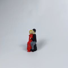 Bankta Oturan Sevgililer Kırmızı -Teraryum Malzemesi